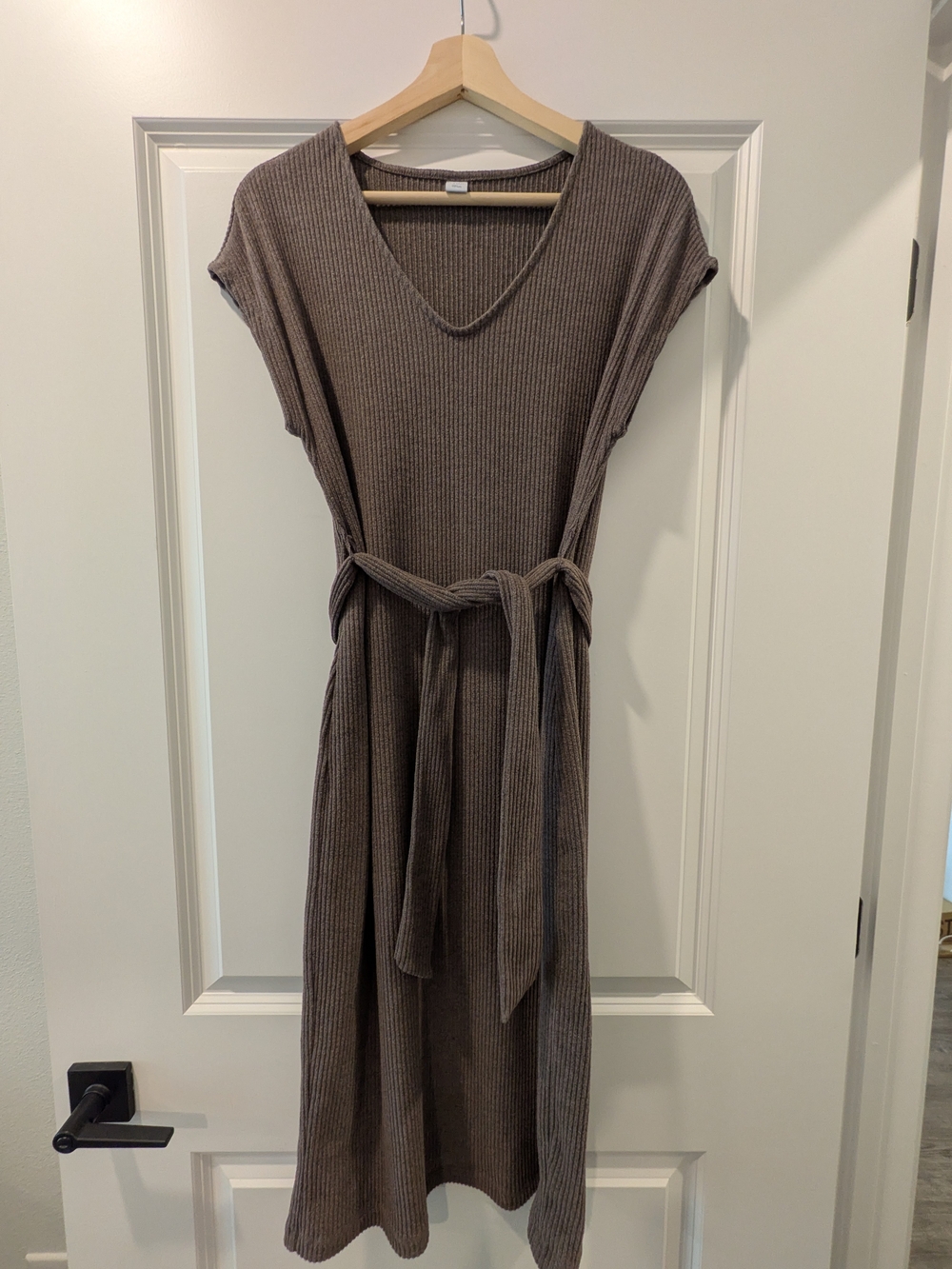 Old Navy Ribbed V-Neck Belted Midi Dress - Brown